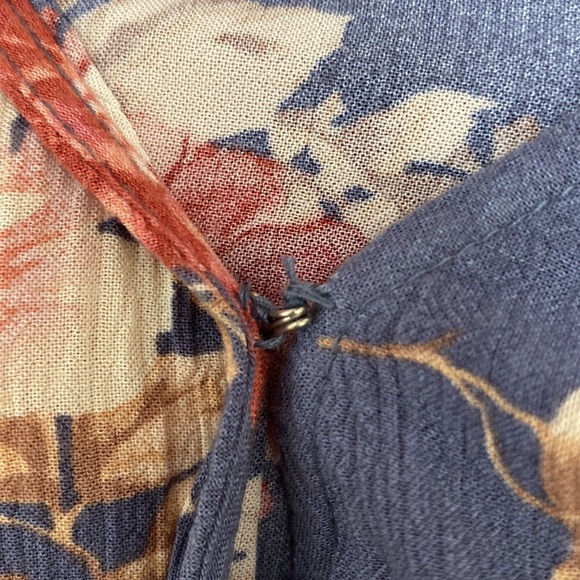 Women’s American Eagle Outfitters floral long-sleeve blouse. Size small. - Picture 4 of 7